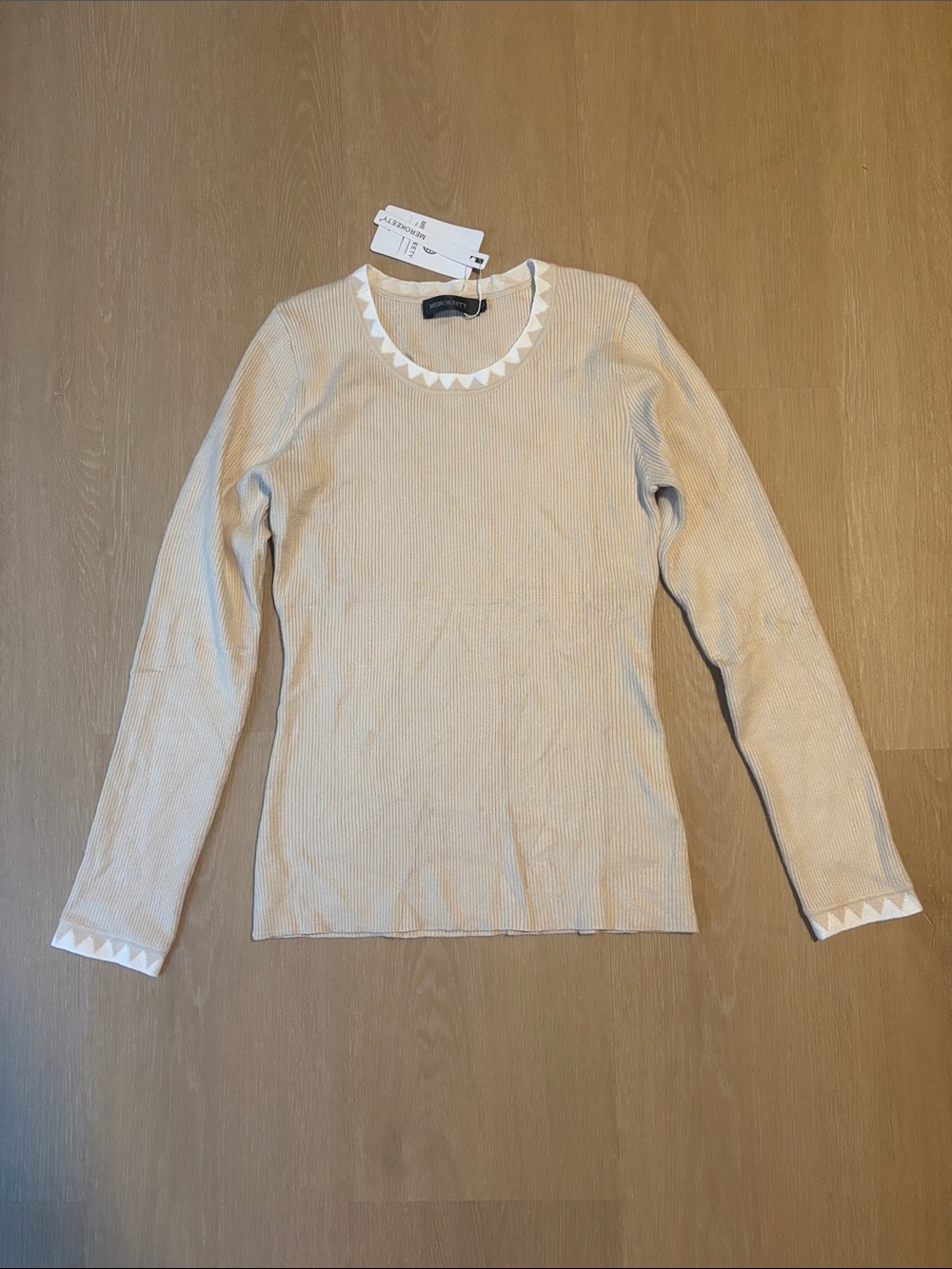 NWT Merokeety Cream Long Sleeve Ribbed Top with Contrast Trim size Large